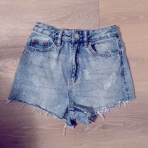 PacSun Light Indigo Distressed 90’s Boyfriend High Rise Cutoff Shorts Size 25